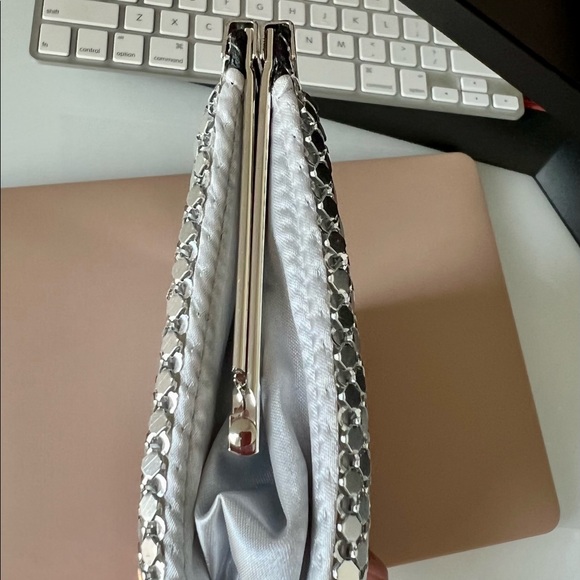 INC clutch - Picture 3 of 4